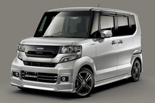 ホンダ、N-BOXカスタム 無限パーツ装着車