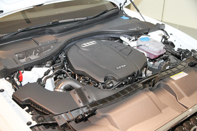 アウディ 新型A6 アバント 2.0 TFSI クワトロ
