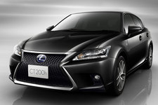 レクサス CT200h “F SPORT”（グラファイトブラックガラスフレーク）