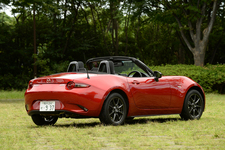 マツダ ロードスター 1.5 S スペシャルパッケージ (MT)　ボディカラー：ソウルレッドプレミアムメタリック