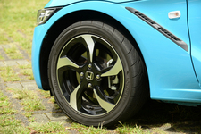ホンダ S660 アルファ (MT)　ボディカラー：プレミアムビーチブルー・パール