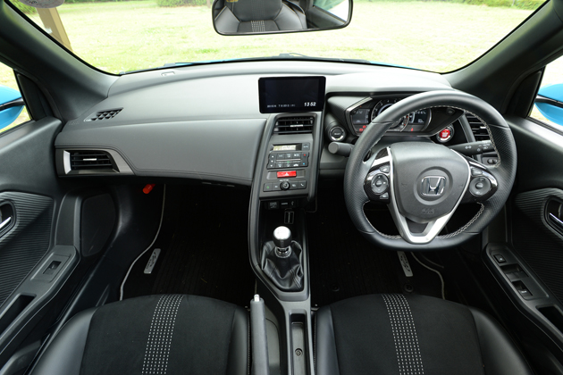 ホンダ S660 アルファ (MT)　ボディカラー：プレミアムビーチブルー・パール