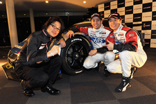 この写真は「2010 SUPER GT」の開幕戦を制したときのもの