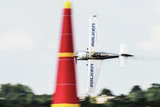 室屋義秀選手(Team FALKEN)／「Red Bull Air Race World Championship」第5戦