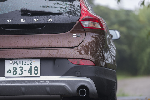 ボルボの最新ディーゼルを乗り比べ！ ボルボ V40クロスカントリー・V60 D4 試乗レポート／渡辺陽一郎