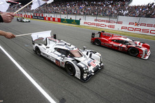 2015年 ル・マン 24時間で優勝を果たした「Porsche 919 Hybrid」19号車