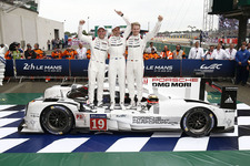 2015年 ル・マン 24時間で優勝を果たした「Porsche 919 Hybrid」19号車