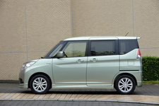 スズキ ソリオ ハイブリッド MZ　ボディカラー：クリアライムメタリック