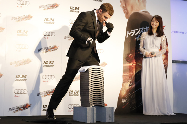 最新作 トランスポーターイグニション に抜擢された主人公が初来日でまさかのガチ 瓦割り 画像ギャラリー No 14 新型車 リリース速報 Mota 最新作 トランスポーターイグニション に抜擢された主人公が初来日でまさかのガチ 瓦割り 画像ギャラリー No 14 新型車 リリース速報 Mota