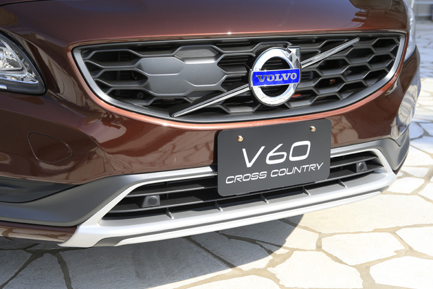 ボルボ、新型「V60 Cross Country(クロスカントリー)」を発売