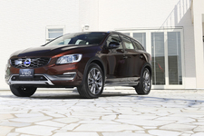 Volvo V60 Cross Country(クロスカントリー)「D4 SE」[FF／Drive-E・直列4気筒 2.0リッター ターボディーゼルエンジン搭載モデル]