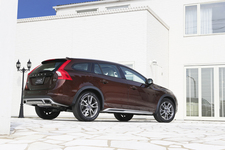 Volvo V60 Cross Country(クロスカントリー)「D4 SE」[FF／Drive-E・直列4気筒 2.0リッター ターボディーゼルエンジン搭載モデル]