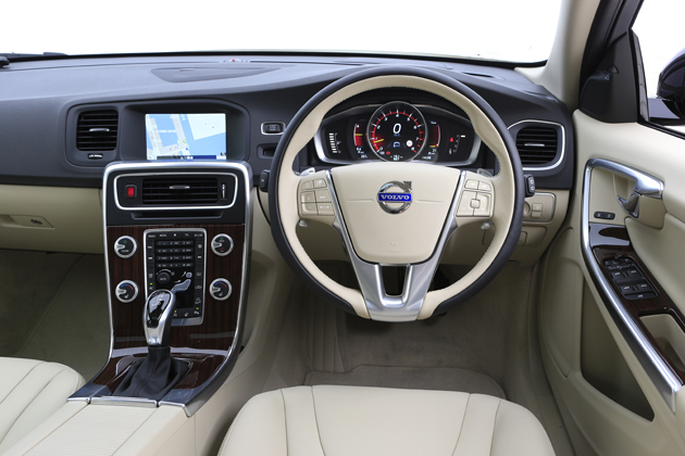 Volvo V60 Cross Country(クロスカントリー)「T5 AWD SE」[4WD／直列5気筒 2.5リッター ターボガソリンエンジン搭載モデル]