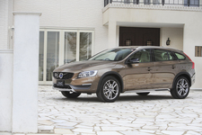 Volvo V60 Cross Country(クロスカントリー)「T5 AWD SE」[4WD／直列5気筒 2.5リッター ターボガソリンエンジン搭載モデル]