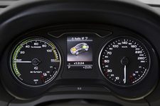 アウディ新型A3 スポーツバック e-tron