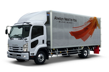 いすゞ、 大型トラック「ギガ」を東京モーターショーで世界初公開