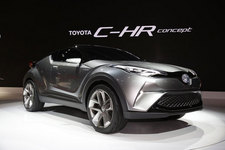 待望のプリウス級ハイブリッドSUV「CH-Rコンセプト」が日本初公開！【TMS2015】