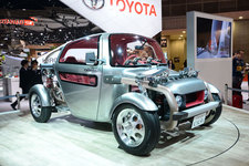 機械の“武骨さ”を見せる愉快なコンセプトカー「トヨタKIKAI」【TMS2015】