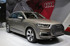 アウディ 新型「Q7」日本初公開、2016年初頭に日本導入 ～プラグインのQ7 e-tronも設定～【TMS2015】