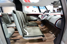 スズキが提案するミニバンはひと味もふた味も違う！「SUZUKI Air Triser」(スズキ エアトライザー)【TMS2015】