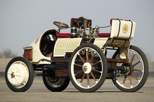 1900年に発表された世界初のハイブリッド車「ローナーポルシェ」