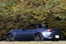 マツダ ロードスター RS [ブルーリフレックスマイカ]