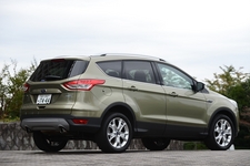 フォード クーガ「タイタニアム（Titanium）」