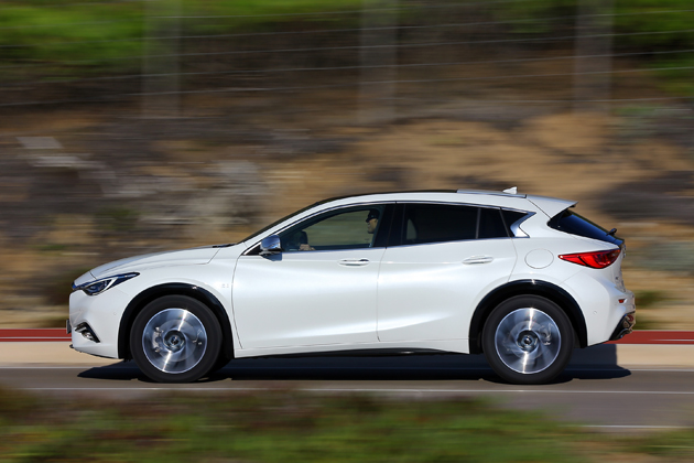 インフィニティ初のコンパクトカー「Q30」試乗！反響次第で日本に導入？