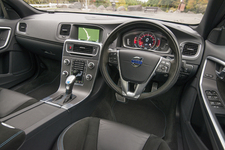 ボルボ S60 ポールスター/V40 R-DESIGN カーボン・エディション 試乗レポート／嶋田智之