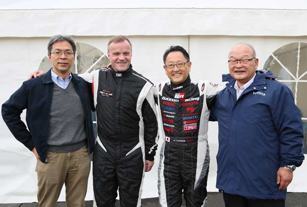 (左から)佐藤俊男氏、トミ・マキネン氏、豊田章男氏、嵯峨宏英氏