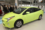 トヨタ 新型プリウス E-Four（4WD）