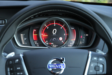 ボルボ V40 D4 R-DESIGN(200台限定モデル) 試乗レポート/岡本幸一郎