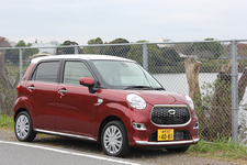 ダイハツ キャストスタイル 郊外路にて