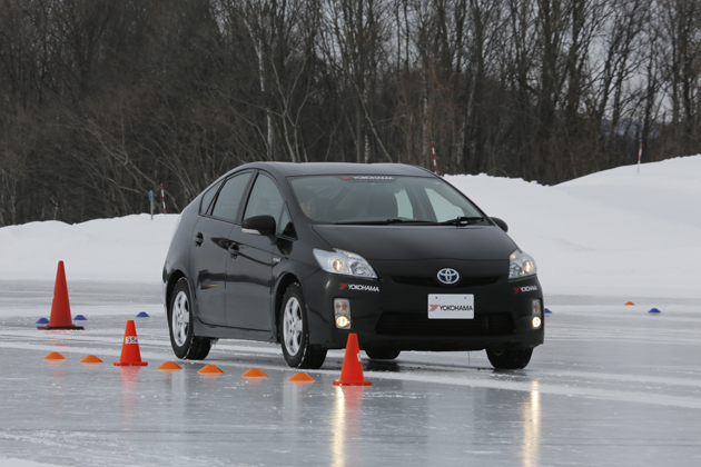 氷に負けない4つの 効く とは 新しいスタッドレスタイヤ Yokohama Ice Guard 5 Plus 試乗レポート 1 3 徹底検証 16年新型車種ー試乗レポート Mota