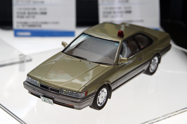 あぶない刑事02 日産レパード（金） | 製品をさがす | tomica