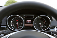 メルセデス・ベンツ GLE 350 d 4マチック ボディカラー:カバンサイトブルー