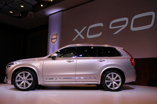 ボルボ 新型XC90 T8 Twin Engine AWD Inscription