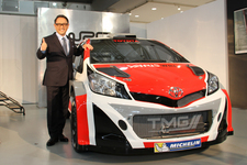 トヨタ自動車 代表取締役社長 豊田章男氏とラリー参戦マシン「ヤリス WRC」