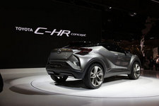 ベース車両の「CH-R」／東京モーターショー2015