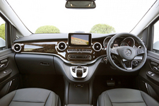 「メルセデス・ベンツ 新型 Vクラス V220d/V220d long/V220d Extra-long」《クリーンディーゼルエンジン搭載ミニバン》試乗レポート/今井優杏