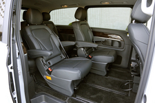 「メルセデス・ベンツ 新型 Vクラス V220d/V220d long/V220d Extra-long」《クリーンディーゼルエンジン搭載ミニバン》試乗レポート/今井優杏