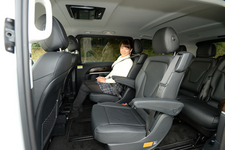 「メルセデス・ベンツ 新型 Vクラス V220d/V220d long/V220d Extra-long」《クリーンディーゼルエンジン搭載ミニバン》試乗レポート/今井優杏
