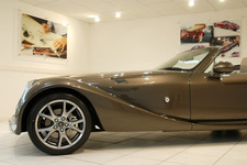 Mitsuoka Roadster(日本名：ヒミコ)