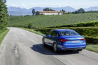 アウディ A4 Sedan TFSI quattro