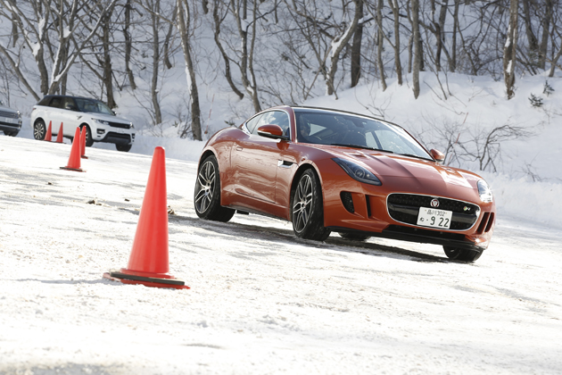 「レンジローバー/レンジローバースポーツ/ジャガー Fタイプ AWD」雪上試乗レポート／金子浩久