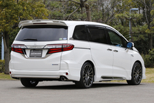 ホンダ オデッセイハイブリッド [HYBRID ABSOLUTE・Honda SENSING] 無限パーツ装着車