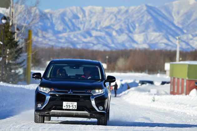 “4WDの三菱”が誇る7タイプの4WDを雪上で体感！三菱4WD雪上試乗レポート