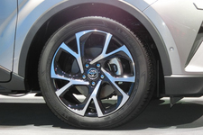 コンセプトモデルよりカッコイイと評判のC-HR量販モデル