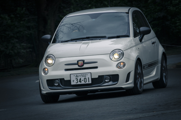 今の時代にこそ光る、アバルトのピュアな魅力とは／新型「Abarth 595 Competizione」(アバルト 595 コンペティツィオーネ) 試乗レポート