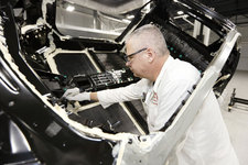 360度回転式治具を使ったシーラー塗布